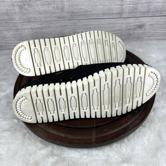 Ilse Jacobson Tulip Laser Cut Mule Black &White
Women's Sneakers Size EU 42 - Picture 10 of 11